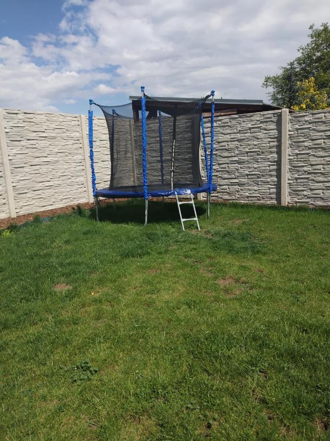 Апартаменти Apartman Blizko Brna S Dobovymi Dekoracemi Melcany Екстер'єр фото
