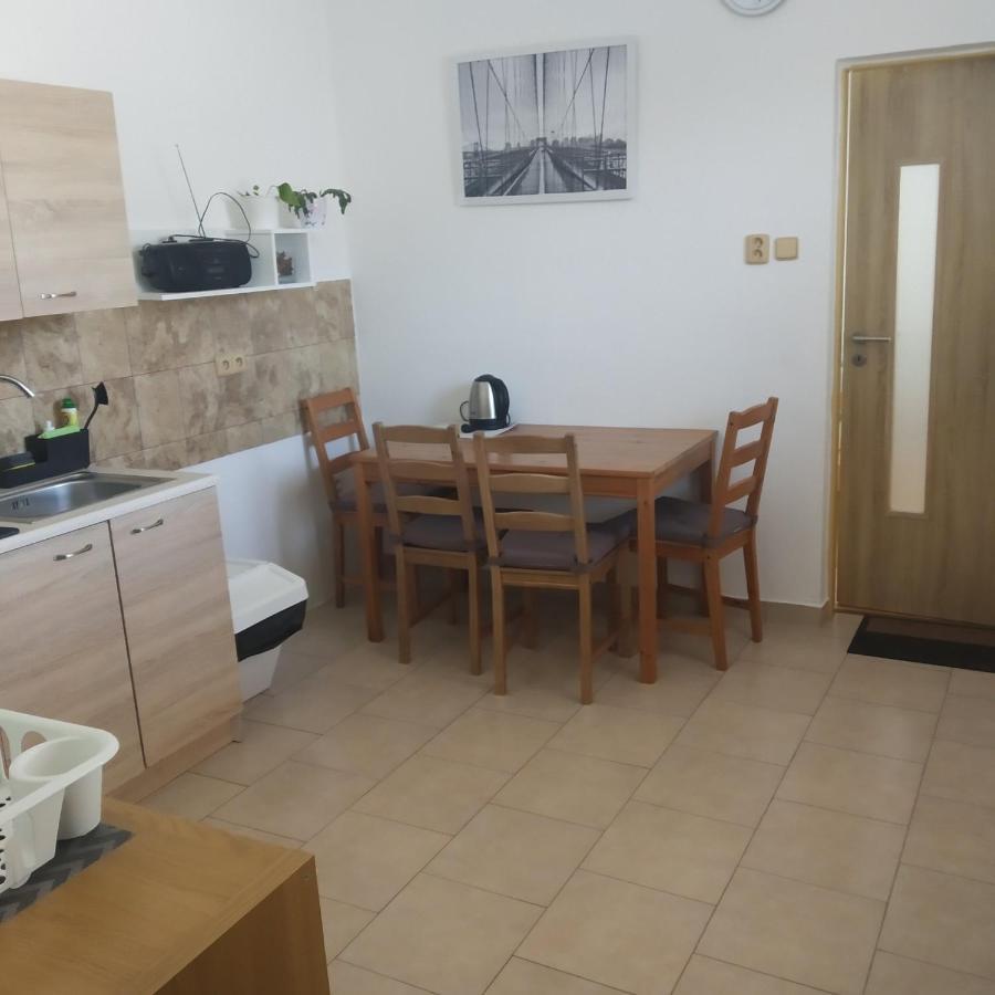 Апартаменти Apartman Blizko Brna S Dobovymi Dekoracemi Melcany Екстер'єр фото
